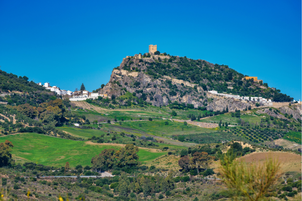 Explora los Mejores Destinos para Disfrutar del Turismo Rural en Furgoneta Camperizada - Andalucía, Sierra de Grazalema - Vía Canva