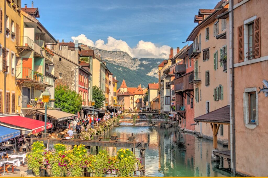 Annecy, Francia - Viaja en Autocaravana o furgoneta camperizada por Europa desde Valencia, España